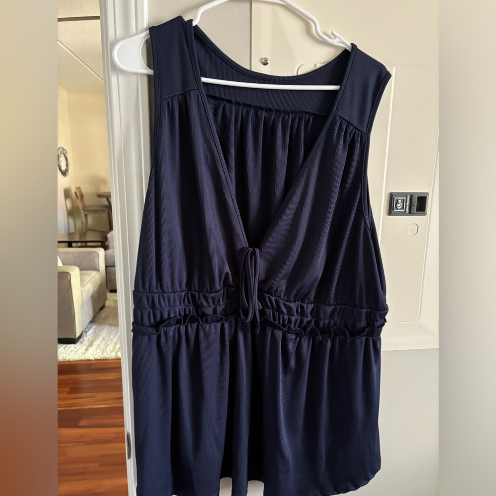Navy blue low cut top